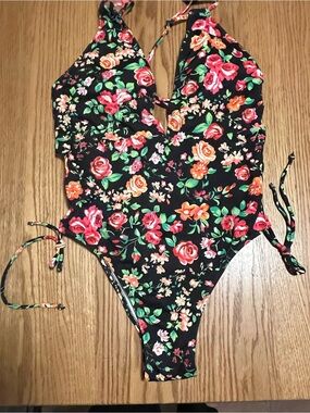 Womens Ekouaer New With Tags Floral One piece Swimsuit X-Large Adjustable Straps